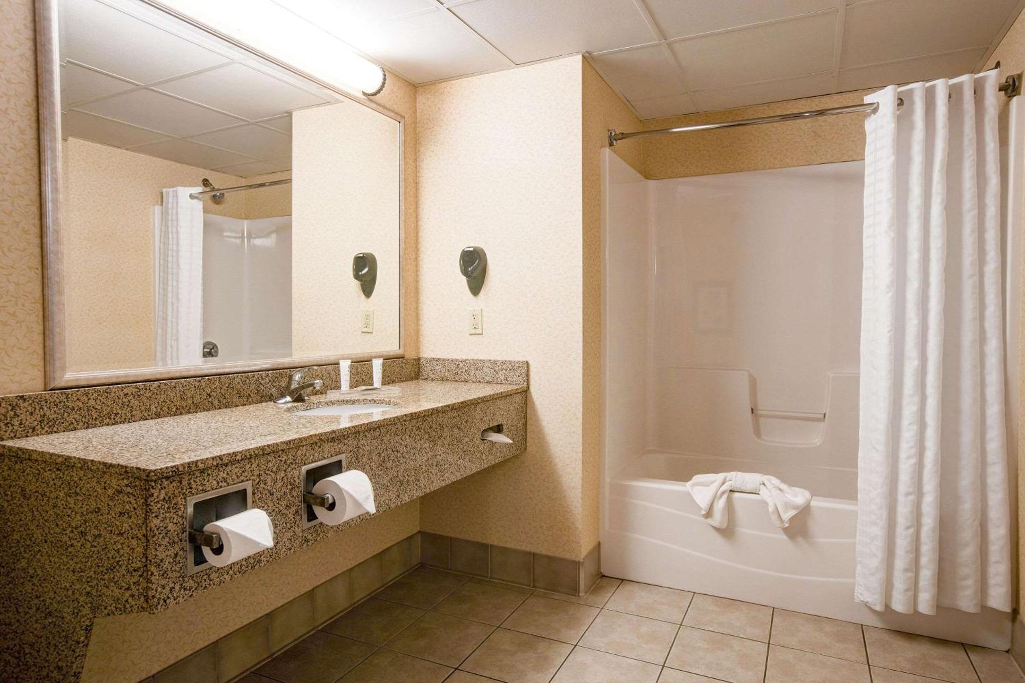 Comfort Inn & Suites St Paul Northeast Vadnais Heights Екстер'єр фото