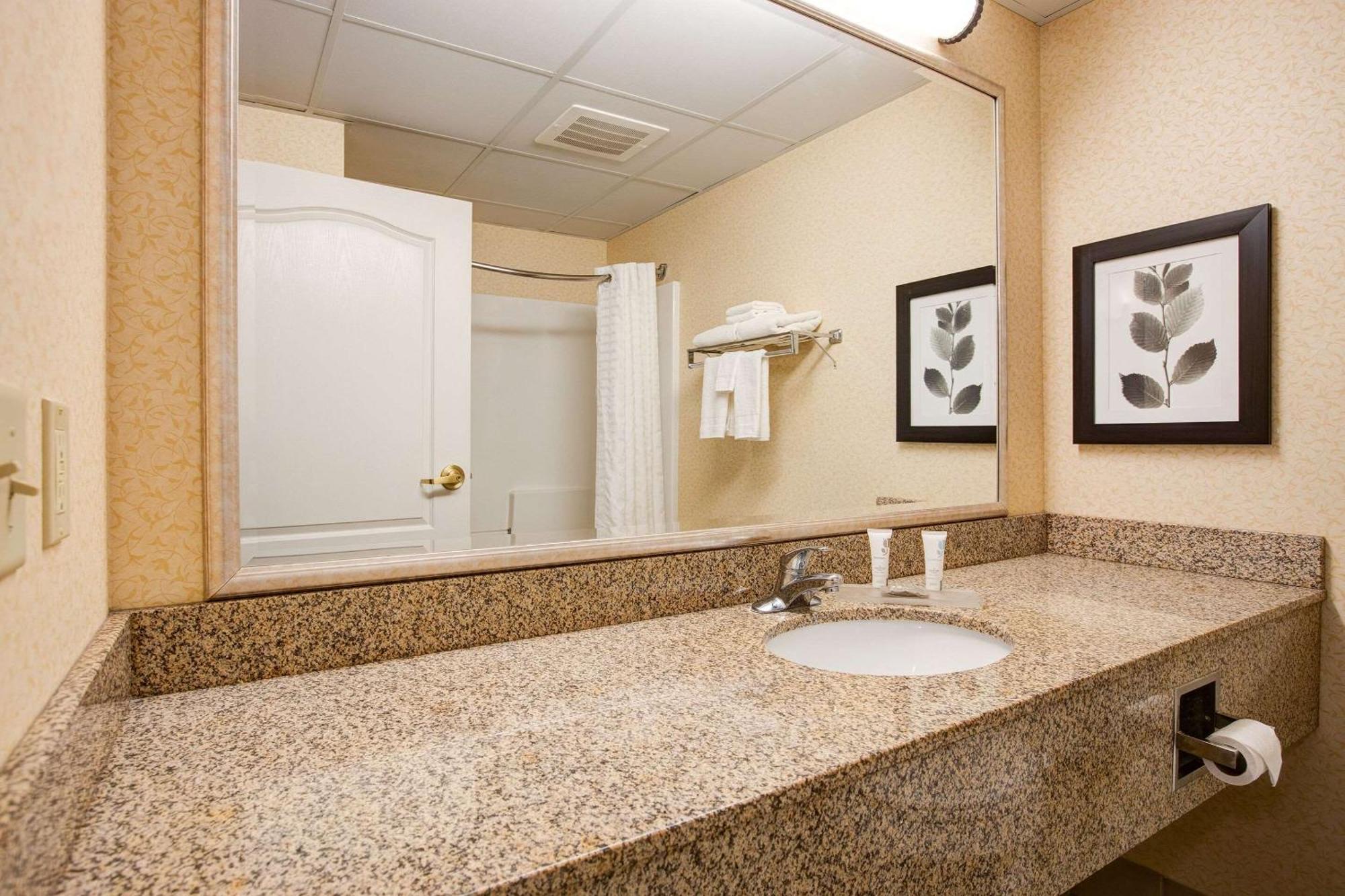 Comfort Inn & Suites St Paul Northeast Vadnais Heights Екстер'єр фото